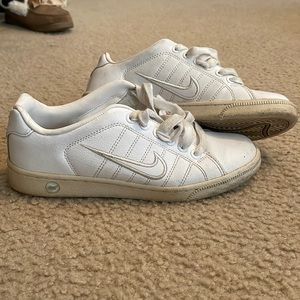 white casual Nike womens size 8